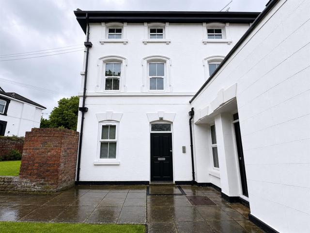 Apartment for rent in Woodhey, New Ferry