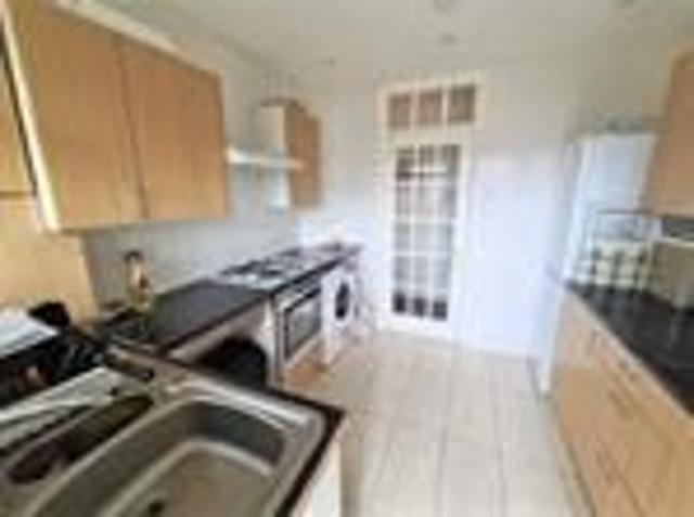 Apartment for rent in The Hale, Greater London