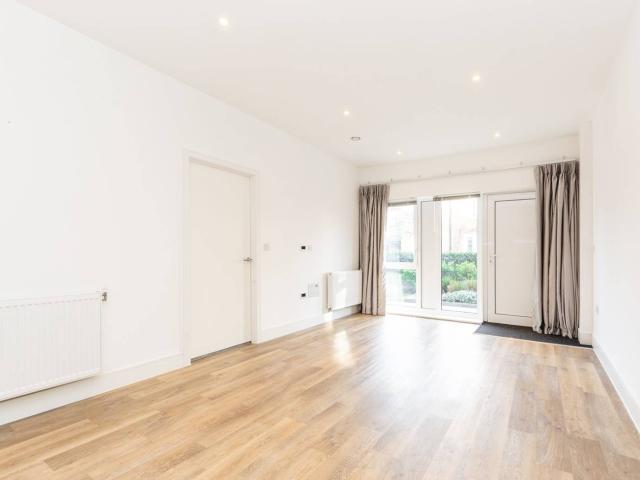 Apartment for rent in London Borough of Merton, Merton Park