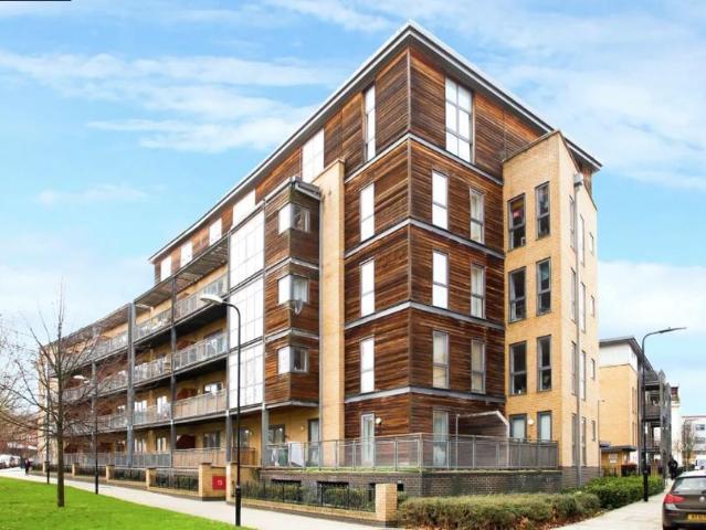 Apartment for rent in Woodcote Green, Greater London
