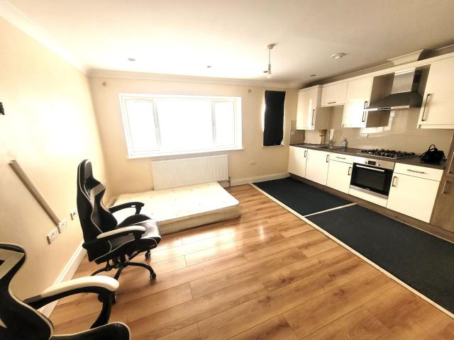 Apartment for rent in Slough, Isle Of Man