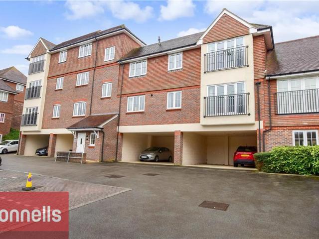Apartment for rent in Perryfields, West Sussex