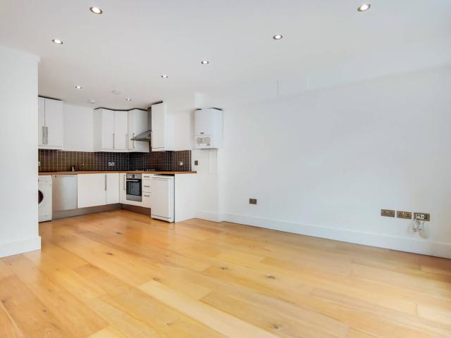 Apartment for rent in Highbury, Greater London