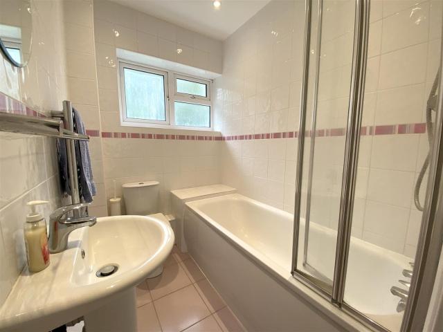Apartment for rent in Five Acres, Hertfordshire