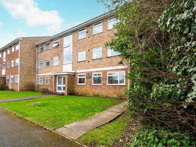 Apartment for rent in Boxgrove, Guildford