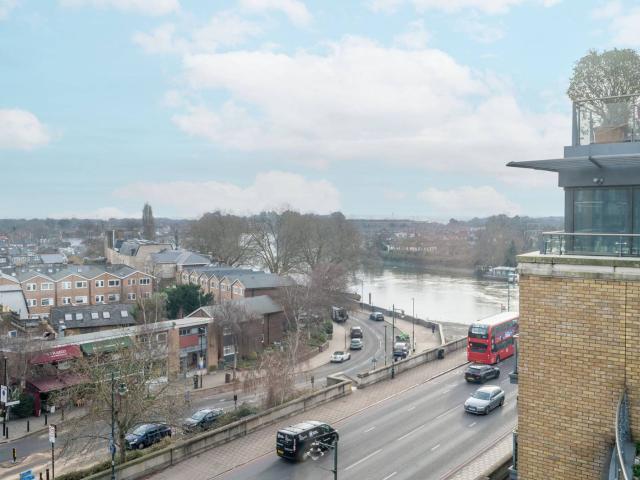 Apartment for rent in London Borough of Hounslow, Strand
