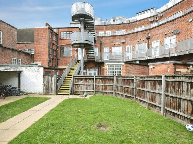 Apartment for rent in Daws Hill, Cressex