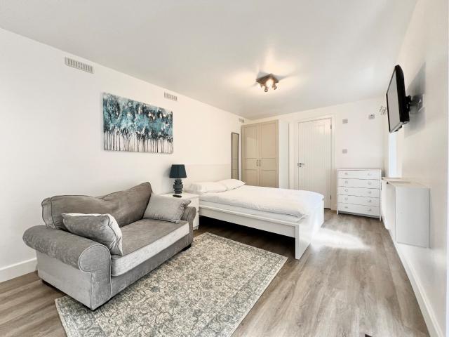 Apartment for rent in Southgate, Oakwood