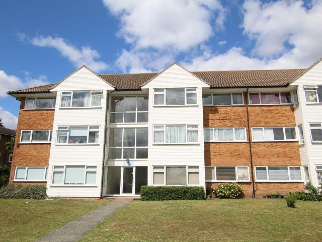 Apartment for rent in Blackhills, Surrey