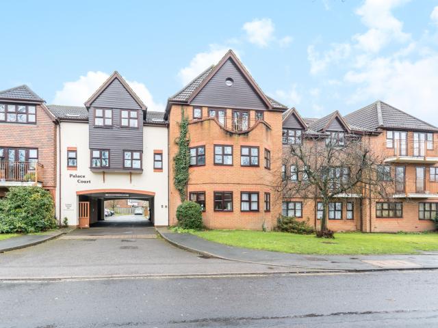 Apartment for rent in Horsell, Woking