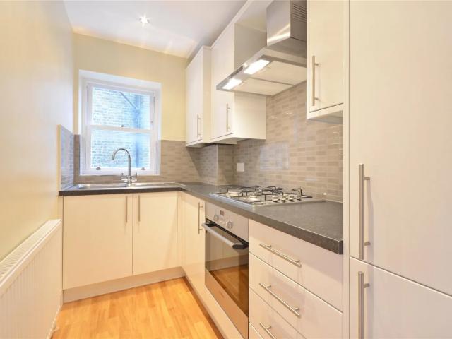 Apartment for rent in Brondesbury, Greater London
