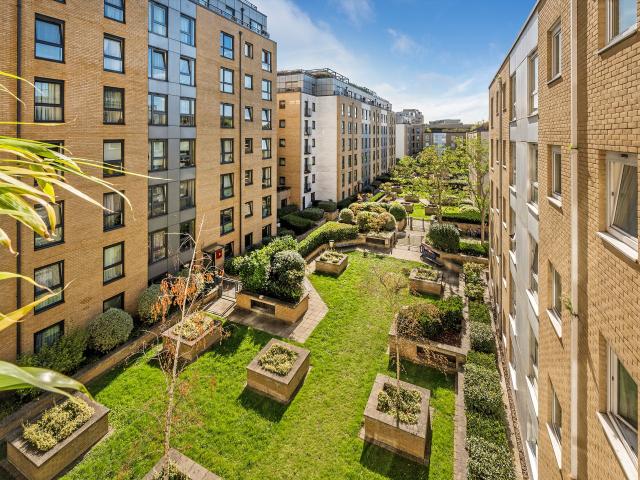 Apartment for rent in Sands End, Greater London
