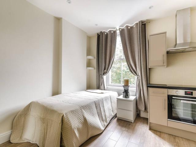 Studio for rent in Earl's Court, Greater London