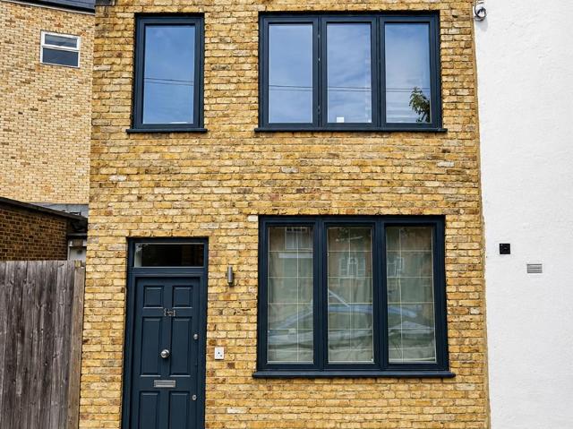 Apartment for rent in Fole, Surrey
