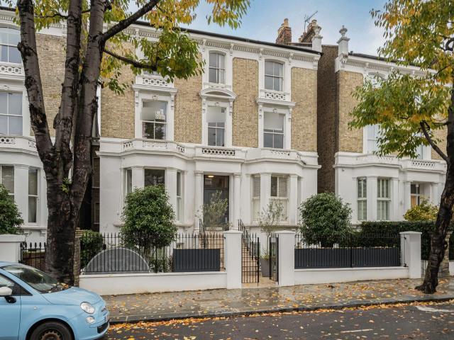 Apartment for rent in Silchester Estate, Greater London