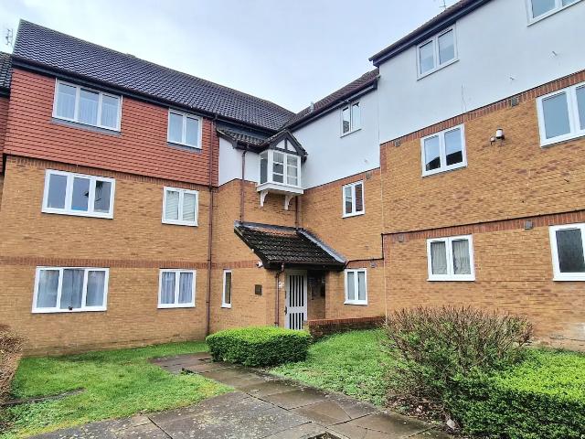 Apartment for rent in Broadfields, Greater London