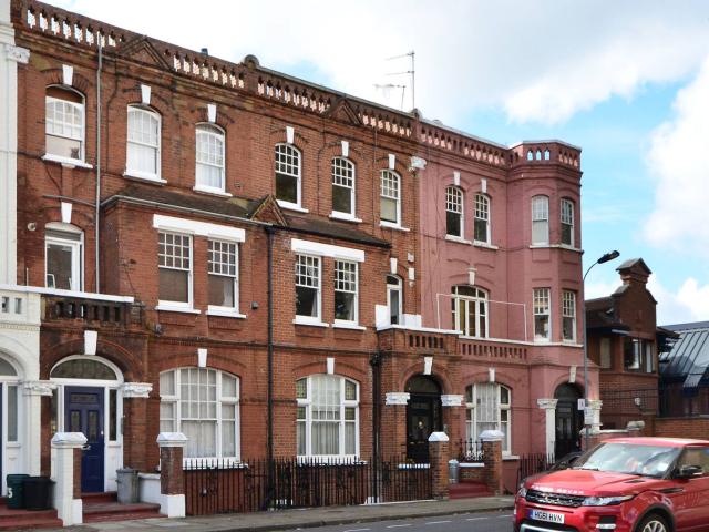 Apartment for rent in West Kensington, Greater London