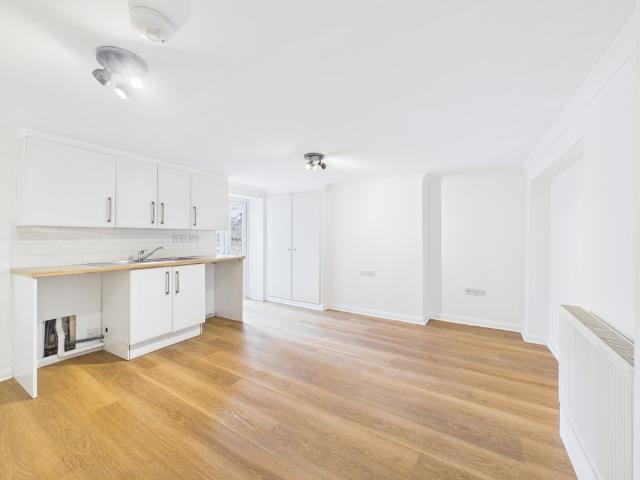 Apartment for rent in Aldrington