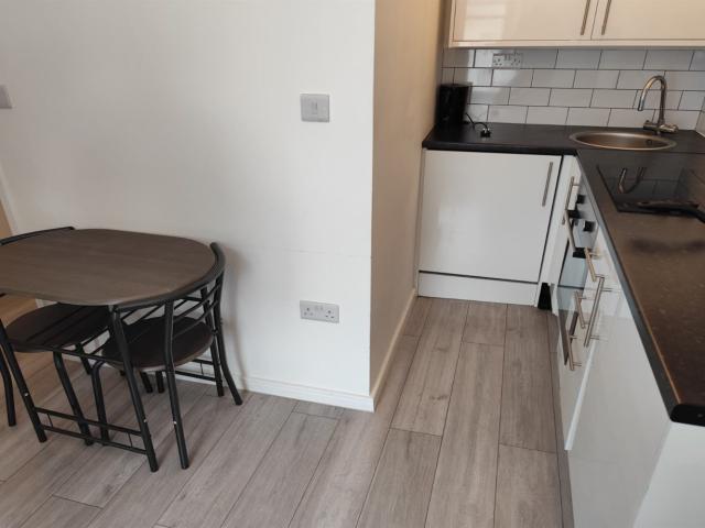 Apartment for rent in Victoria, Greater London