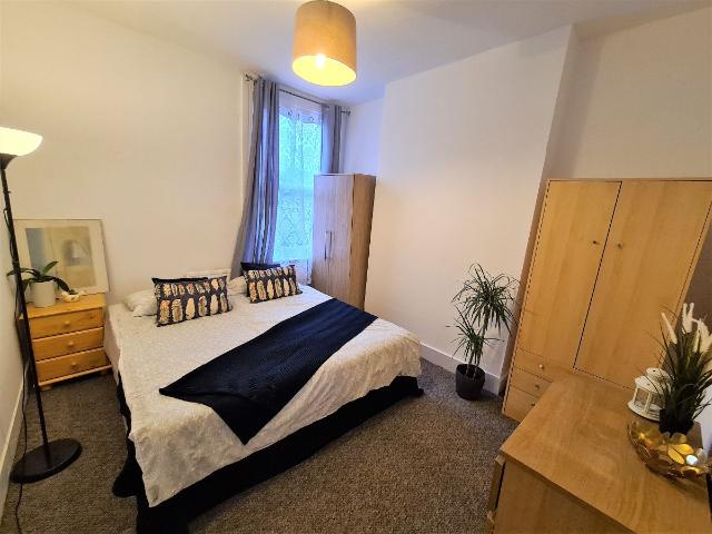 Apartment for rent in Queen's Park, Greater London