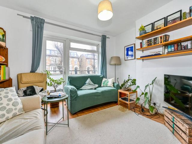 Apartment for rent in Brownswood Park, Stoke Newington