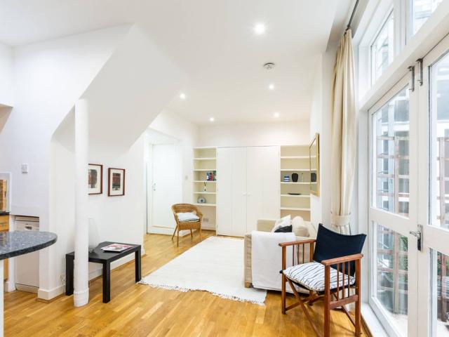 Studio for rent in Brompton, Greater London