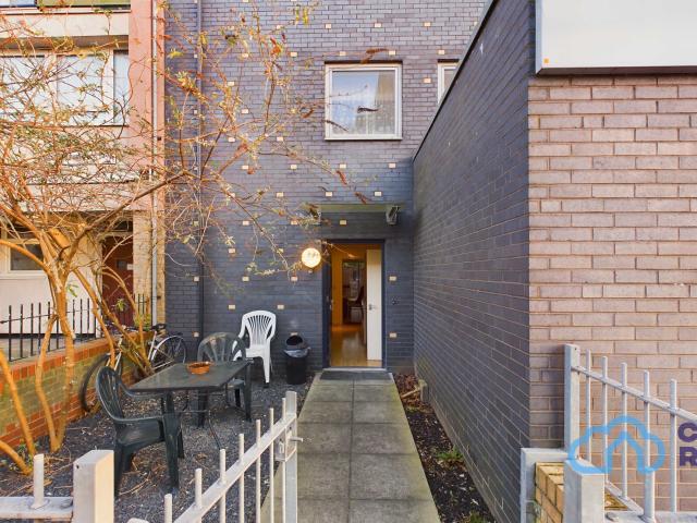 Apartment for rent in Poplar Grove, Greater London