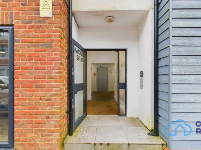 Apartment for rent in Perryfields, West Sussex