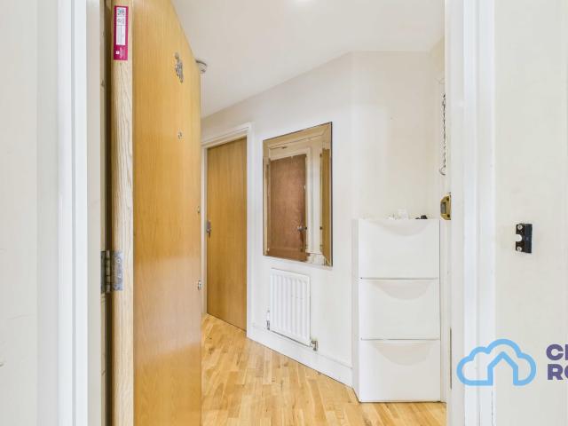 Apartment for rent in Poplar Grove, Greater London
