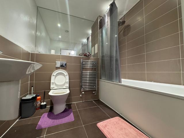 Apartment for rent in Poplar Grove, Greater London