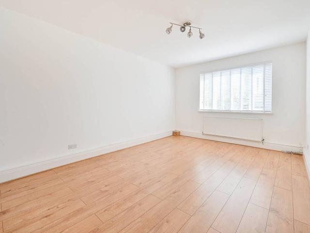 Apartment for rent in Kingston Vale, Greater London