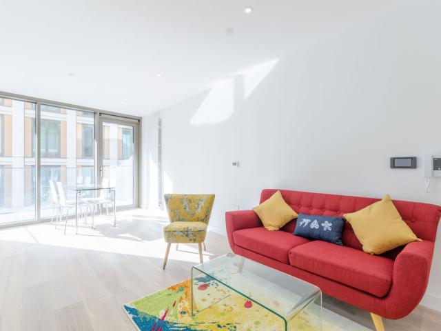 Apartment for rent in Royal Wharf, Greater London
