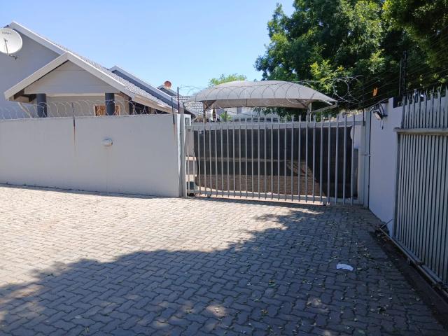 Apartment for rent in Airfield, City of Ekurhuleni Metropolitan Municipality