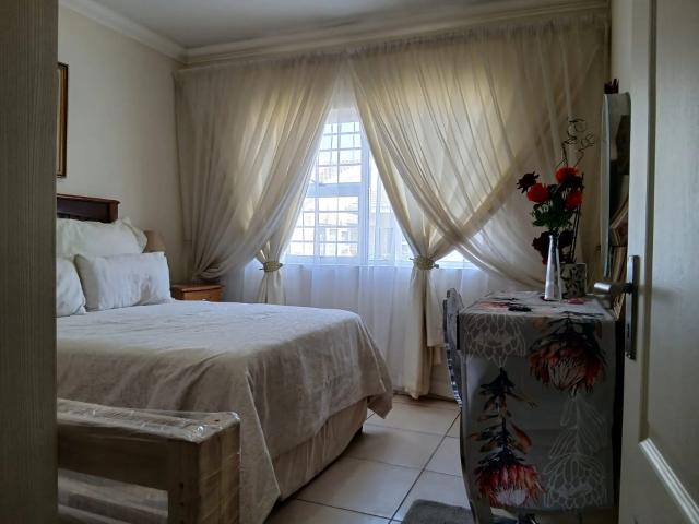 Apartment for rent in Airfield, City of Ekurhuleni Metropolitan Municipality