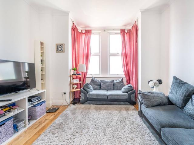 Apartment for rent in Plashet, Greater London