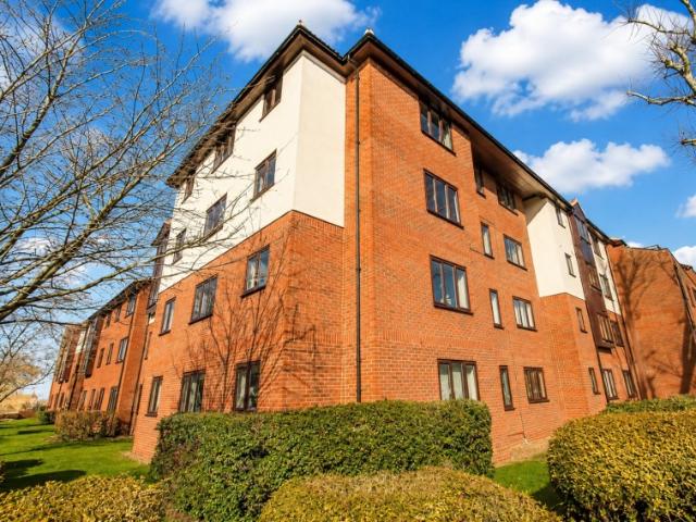 Apartment for rent in Birch Green, Lower Halliford