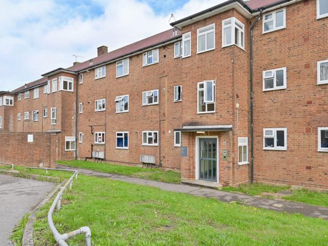 Apartment for rent in Carpenders Park, Three Rivers