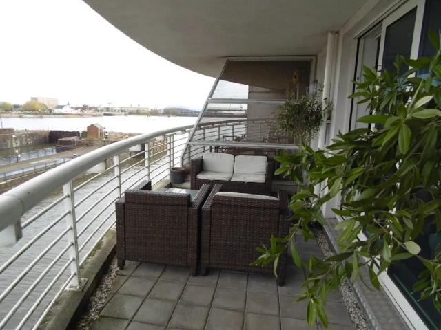 Apartment for rent in Cardiff Bay, Falcon Lodge
