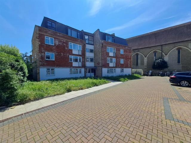 Apartment for rent in London Borough of Merton, Mitcham