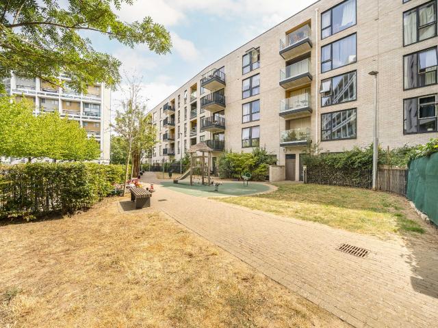 Apartment for rent in Stockwell Park, Greater London