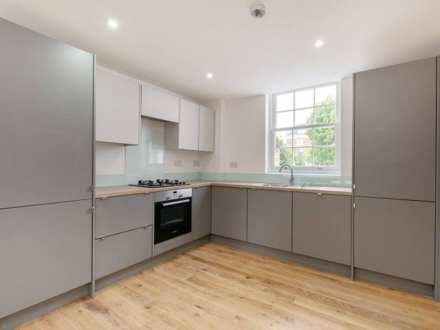 Studio for rent in Clapham Junction, Cat Hill