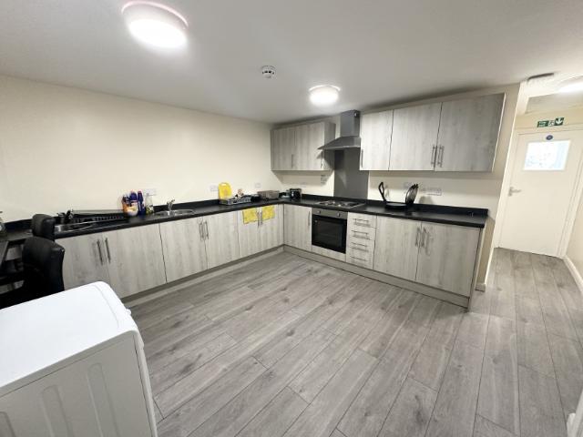 Apartment for rent in Lower Halliford, Surrey