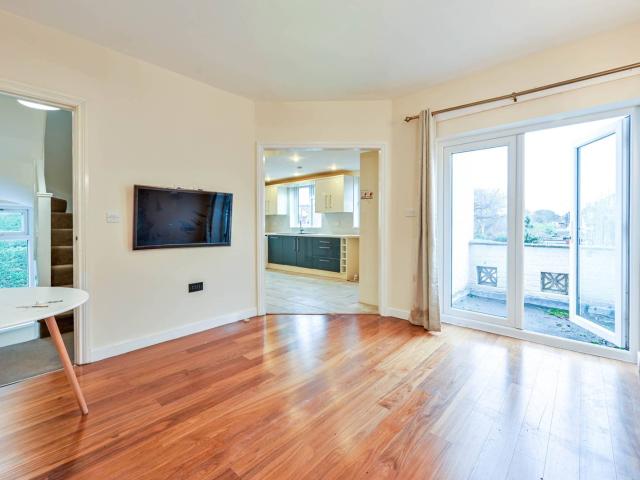Apartment for rent in Blackhills, Surrey