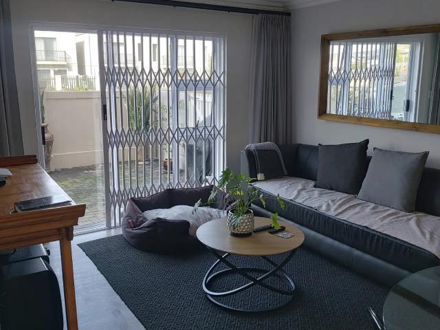 Apartment for rent in Table View, Western Cape