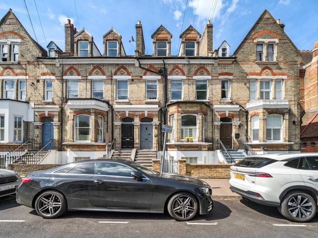 Apartment for rent in Surbiton, Greater London