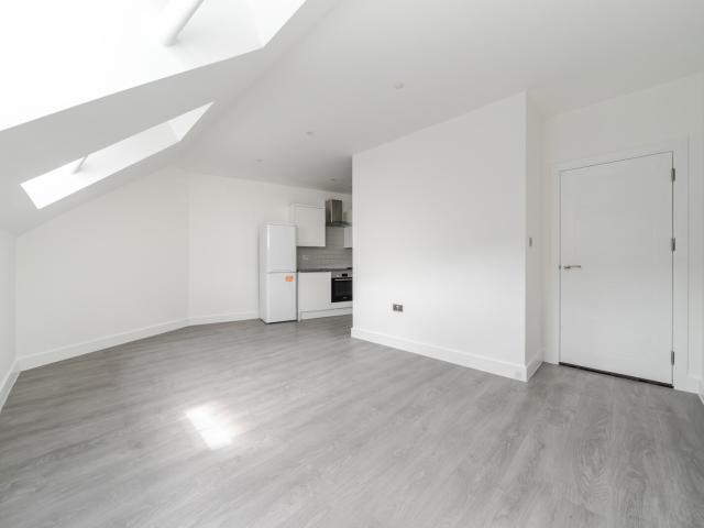 Apartment for rent in Fole, Surrey