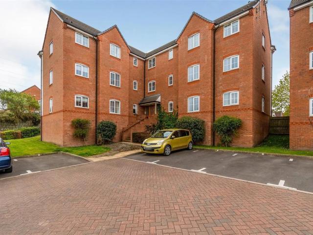 Apartment for rent in Balls Hill, Hill Top
