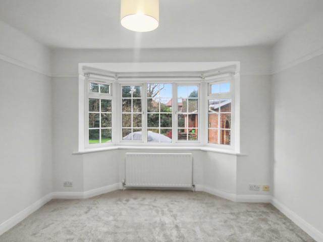 Apartment for rent in Whetstone, Oakleigh Park