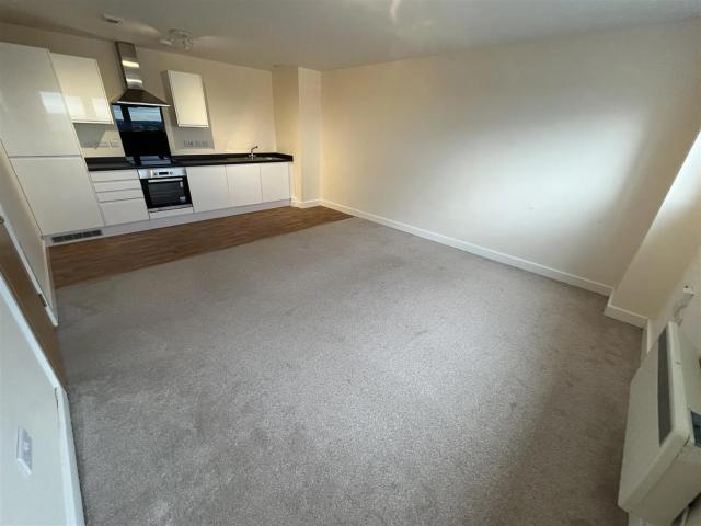 Apartment for rent in Dixons Green, West Midlands