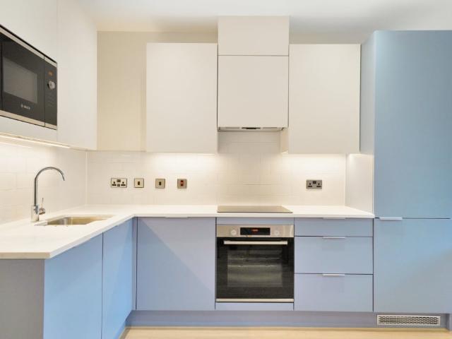 Apartment for rent in Pachesham Park, Surrey